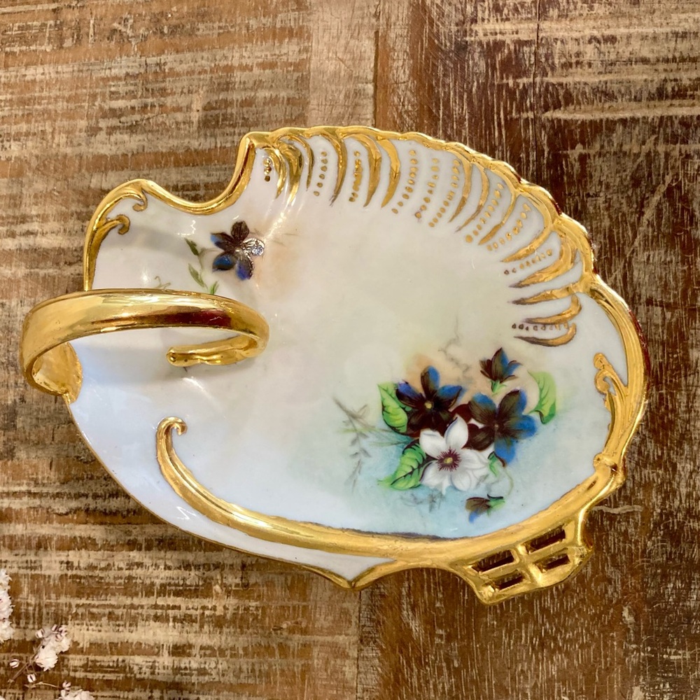 Vintage Ceramic Hand Painted Trinket Dish Signed 1967 Violets Gold Tone - Picture 3 of 13
